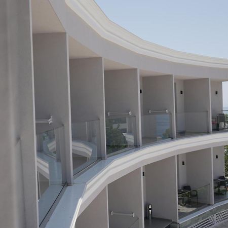 Ebbi Hotel Dhermi Bagian luar foto