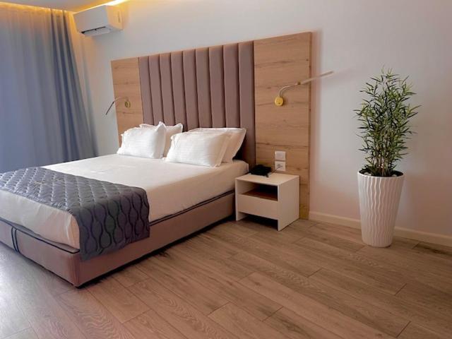 Ebbi Hotel Dhermi Bagian luar foto