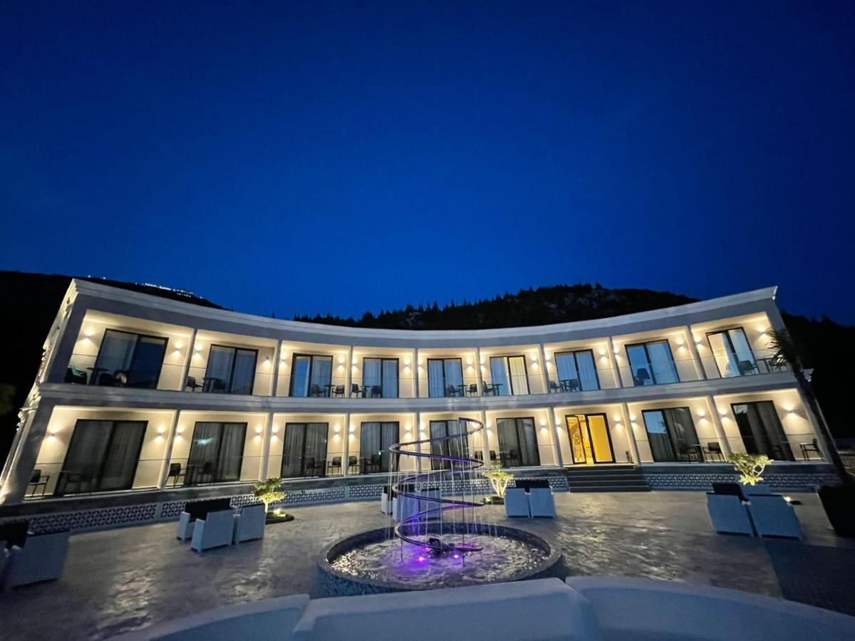Ebbi Hotel Dhermi Bagian luar foto