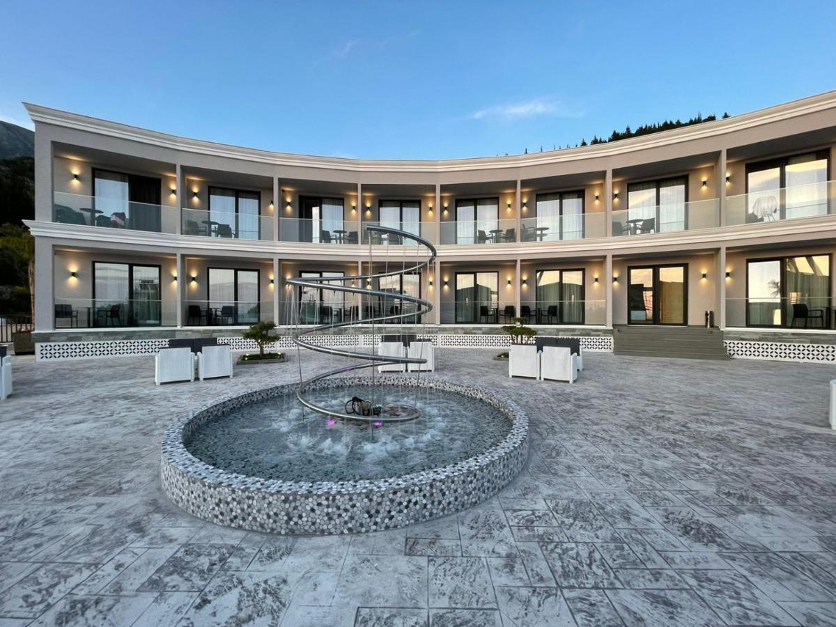 Ebbi Hotel Dhermi Bagian luar foto
