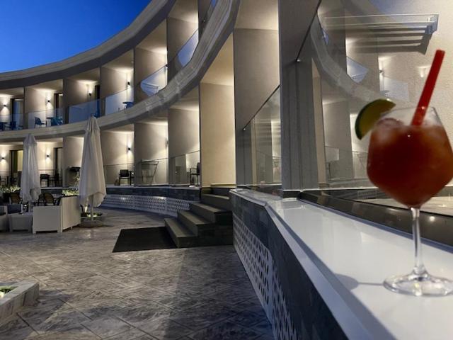 Ebbi Hotel Dhermi Bagian luar foto