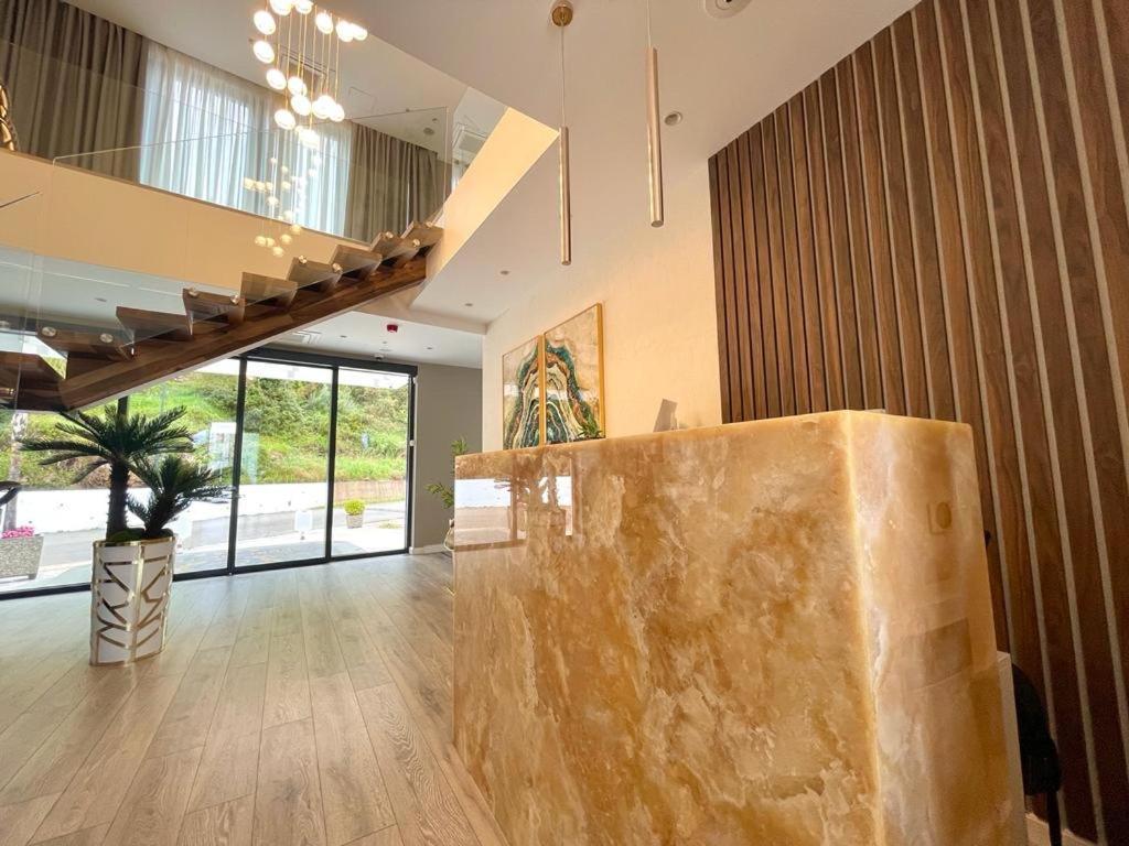 Ebbi Hotel Dhermi Bagian luar foto