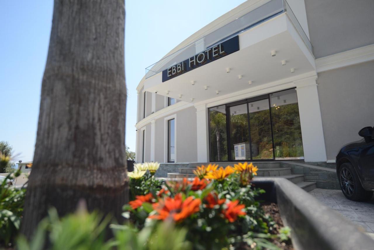 Ebbi Hotel Dhermi Bagian luar foto