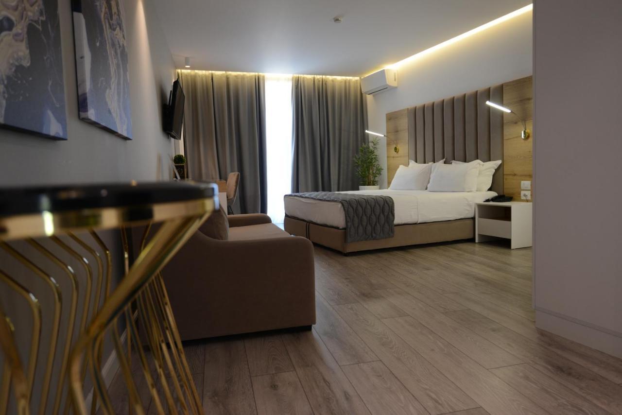 Ebbi Hotel Dhermi Bagian luar foto
