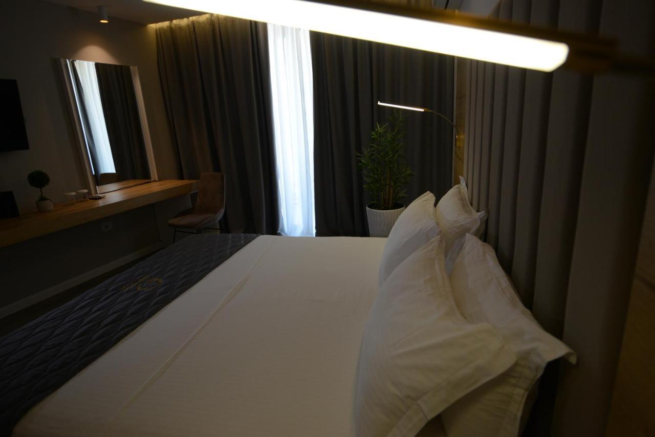 Ebbi Hotel Dhermi Bagian luar foto