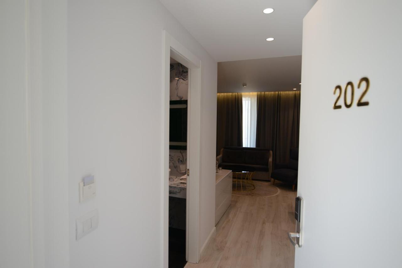 Ebbi Hotel Dhermi Bagian luar foto