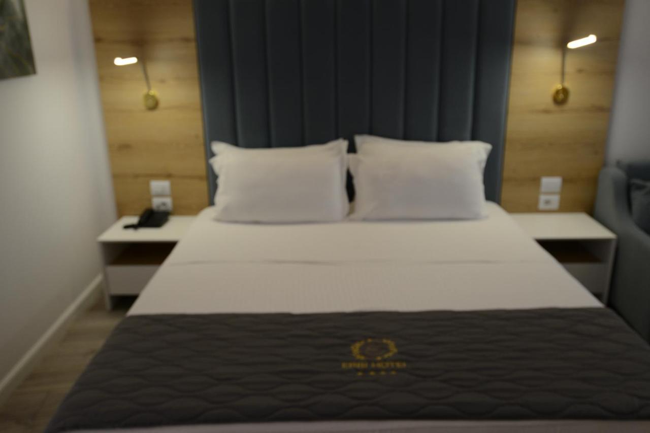 Ebbi Hotel Dhermi Bagian luar foto