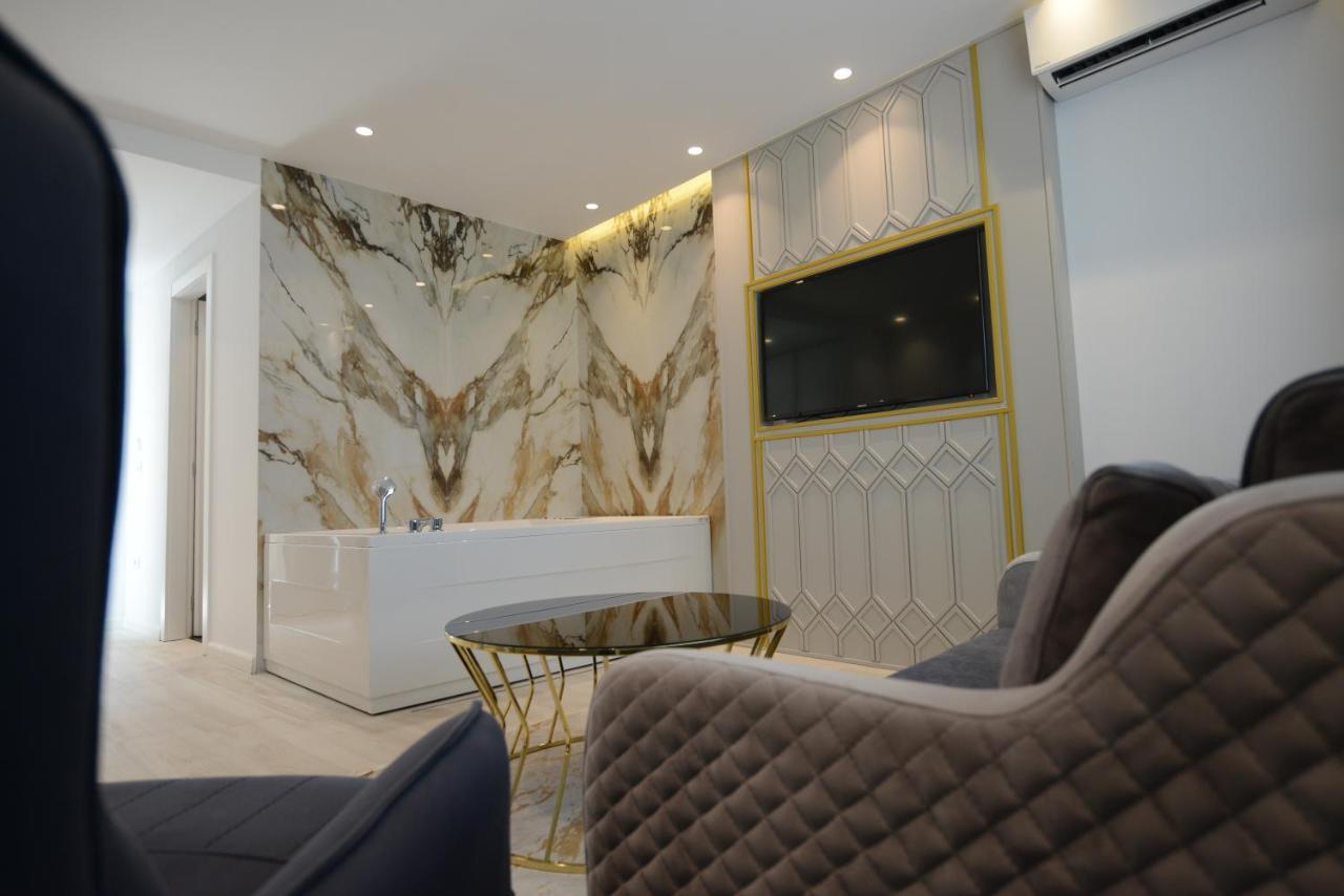 Ebbi Hotel Dhermi Bagian luar foto