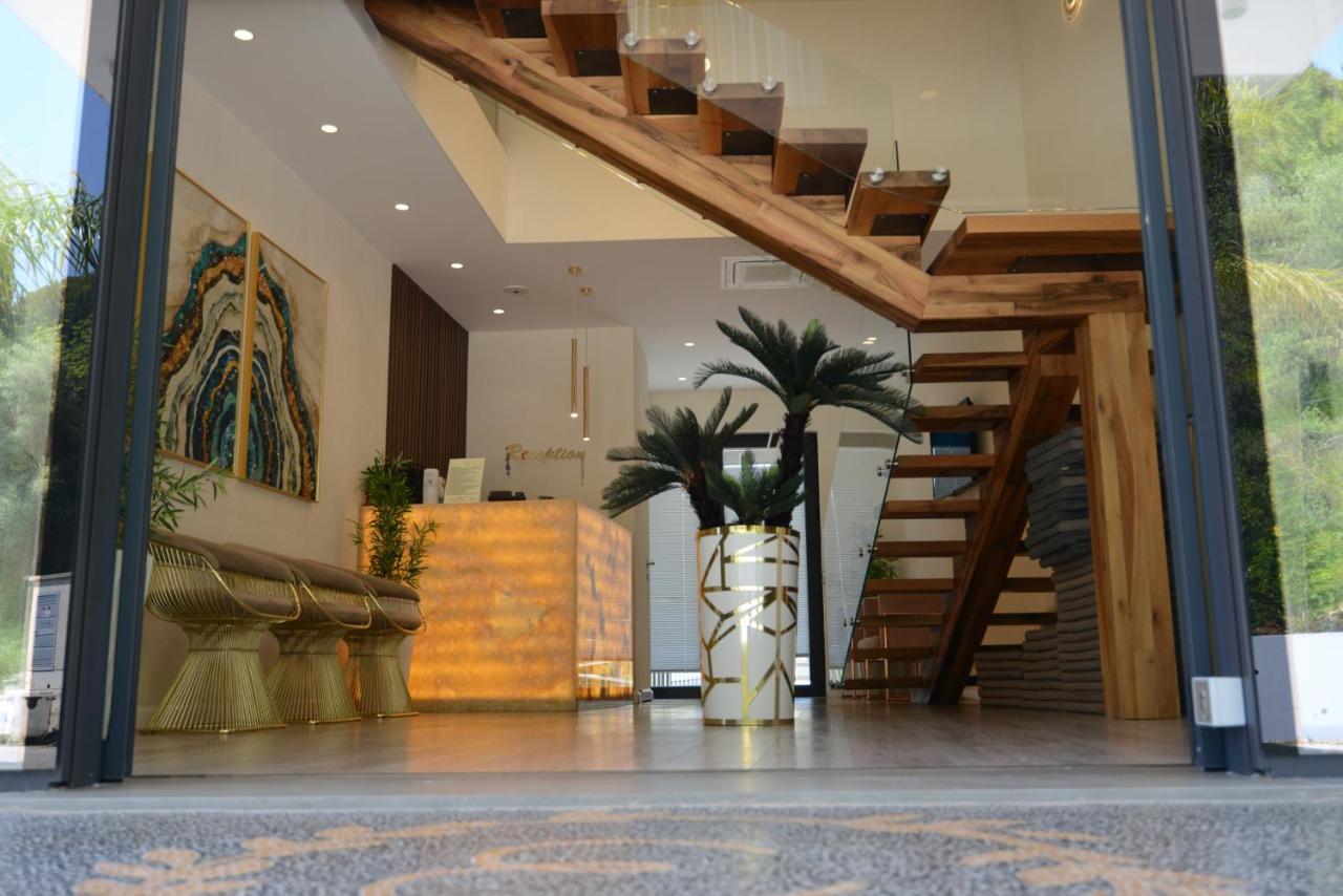 Ebbi Hotel Dhermi Bagian luar foto