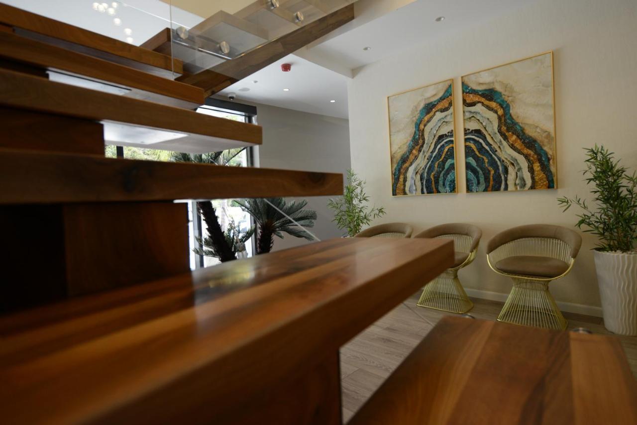 Ebbi Hotel Dhermi Bagian luar foto
