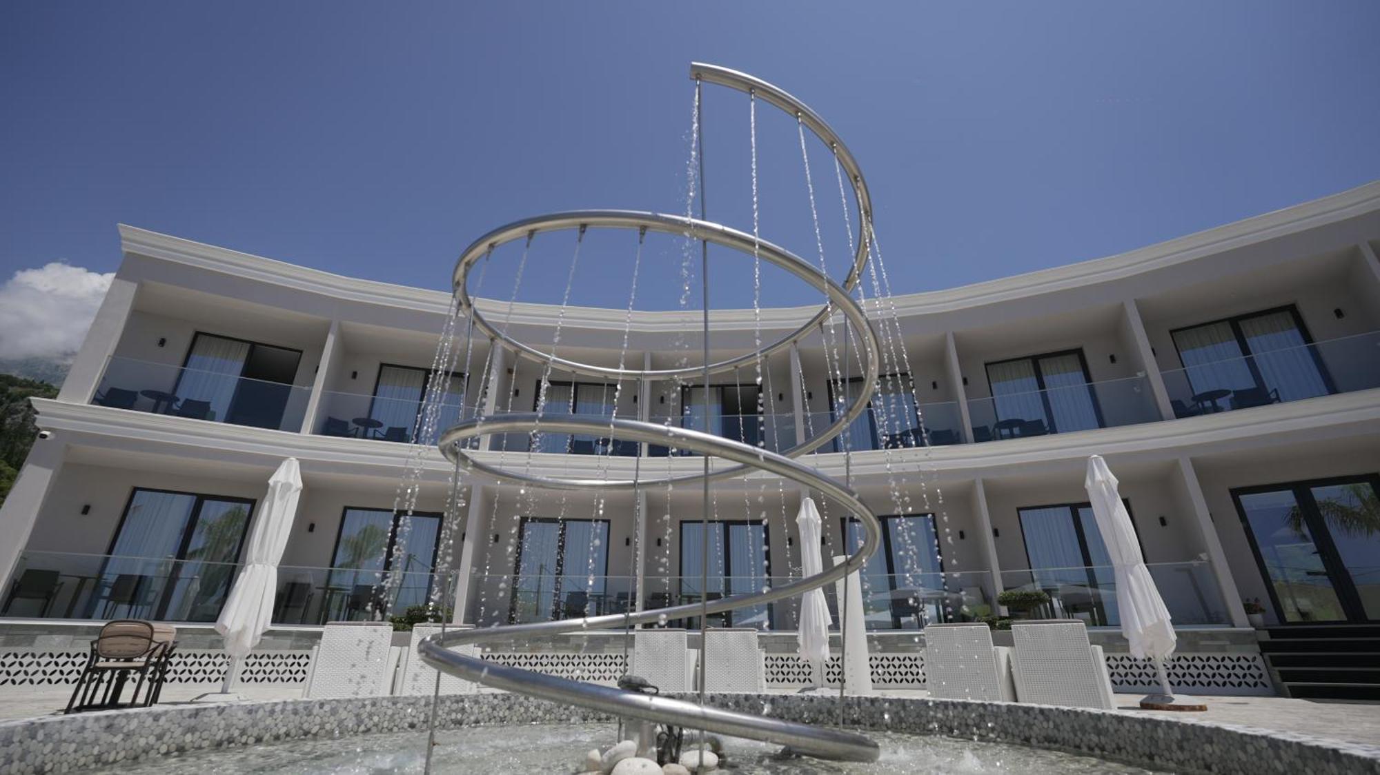 Ebbi Hotel Dhermi Bagian luar foto